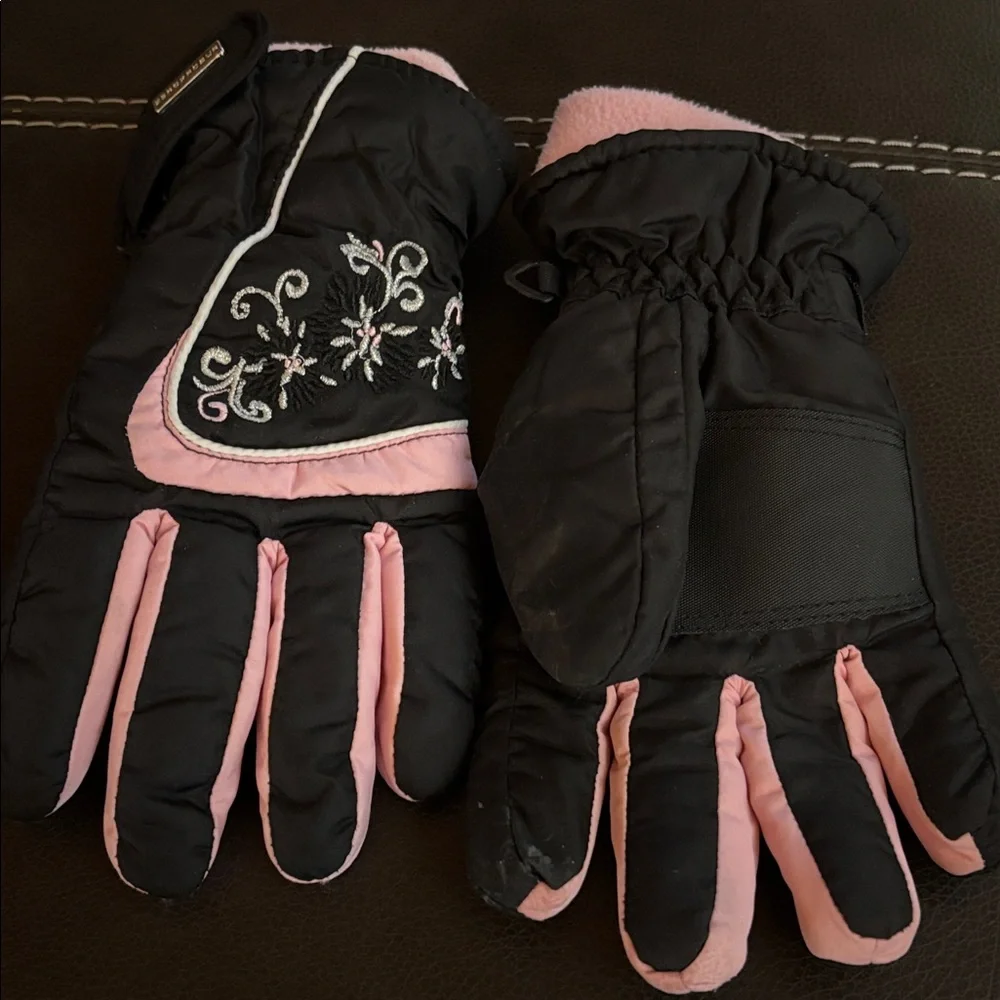ZeroXposur Girls' Black and Pink Gloves size M/L